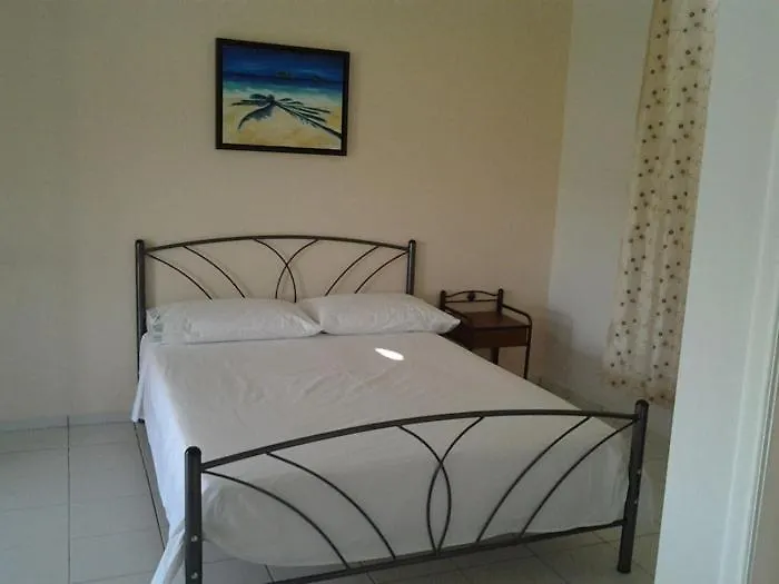 Liza Rooms Lixouri